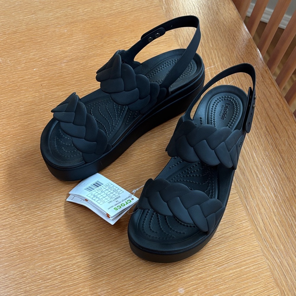 CROCS Women's Black Brooklyn Woven Wedges - Picture 2 of 7